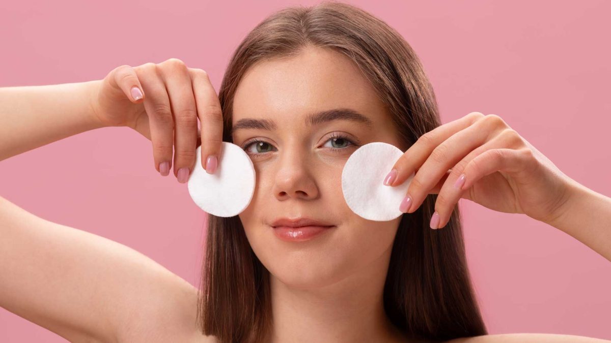 بررسی 5 مرحله  اصلی پاک کردن آرایش صورت